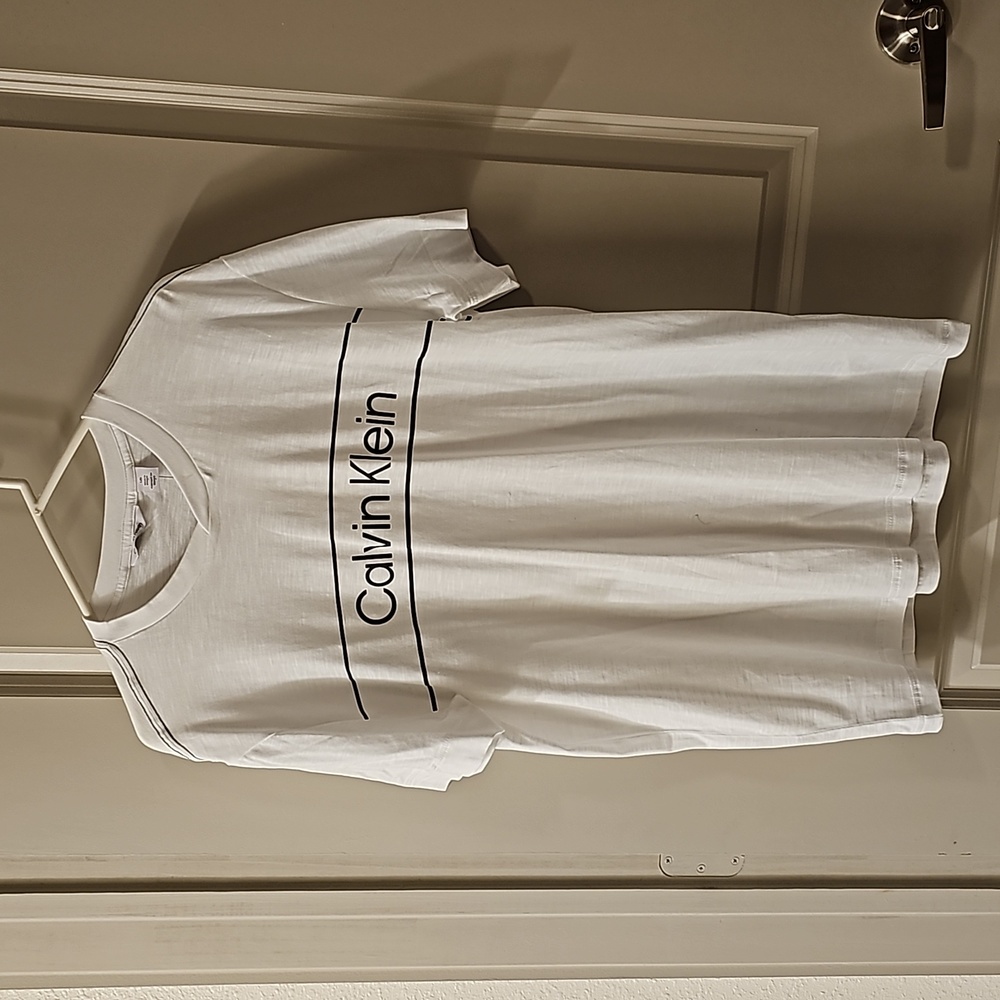 White Calvin Klein T-shirt